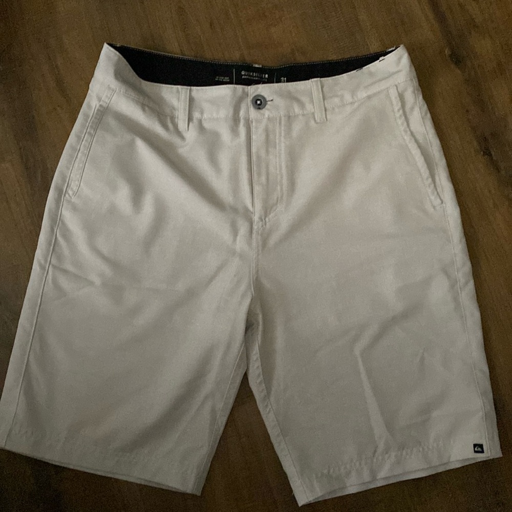 Quiksilver shorts, light tan